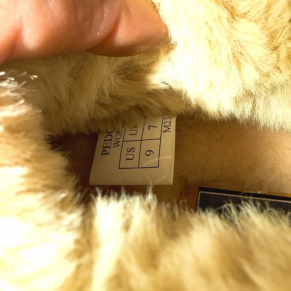 Cozy Women's Pink Fur-Lined Slippers - Picture 7 of 10